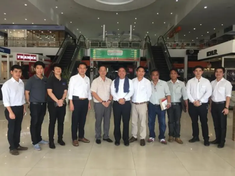 นายวสันต์ อิทธิโรจนกุล (ที่ 5 จากซ้าย) กร...