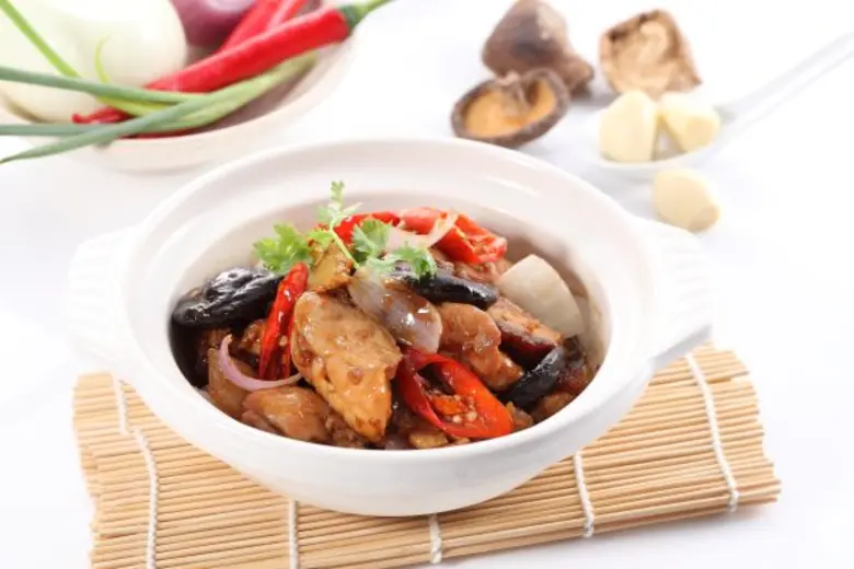 ต้อนรับฤดูฝนกับ 9 เมนูหม้อดินอุ่นๆ ที่ร้านฮ่องกง ฟิชเชอร์แมน