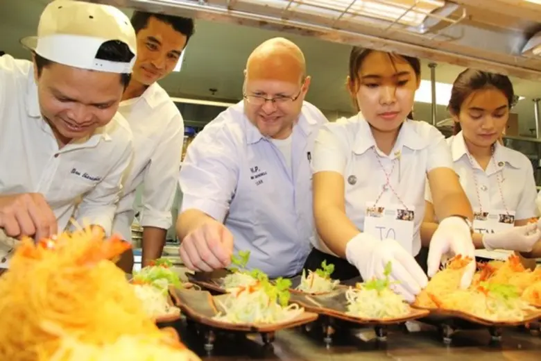 โรงแรมฮิลตัน พัทยา ร่วมกับฮิลตัน เวิลด์ไวด์จัดกิจกรรม Careers@Hilton Live พัฒนาเยาวชนในสายอาชีพโรงแรม ประจำปี 2559