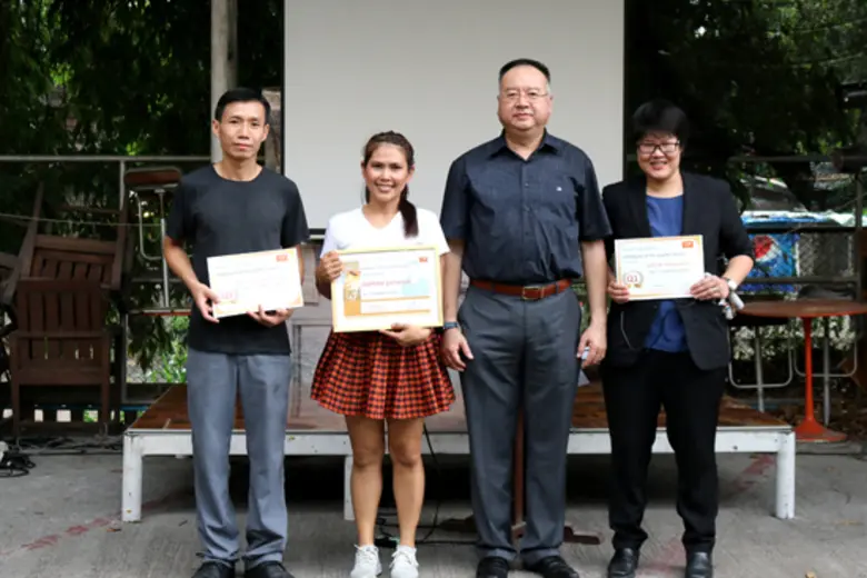 คุณทัชช ฤทธิมัต ผู้จัดการทั่วไป พร้อมด้วย...