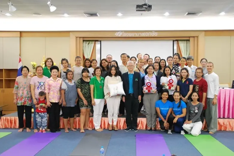 นพ.อำนาจ เอื้ออารีมิตร ผู้อำนวยการ รพ.เอก...