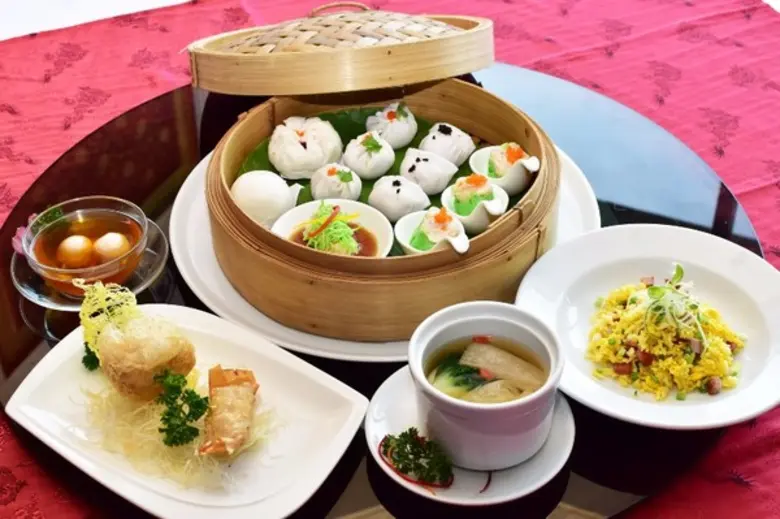 เชฟ พัน เอี่ยมสะอาด ห้องอาหารจีนฟุหมานเหล...