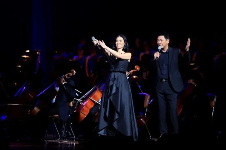 กบ เสาวนิตย์ ลีฟวิ่ง เดอะ ดรีม คอนเสิร์ต และ บางกอก ซิมโฟนี ออร์เคสตรา