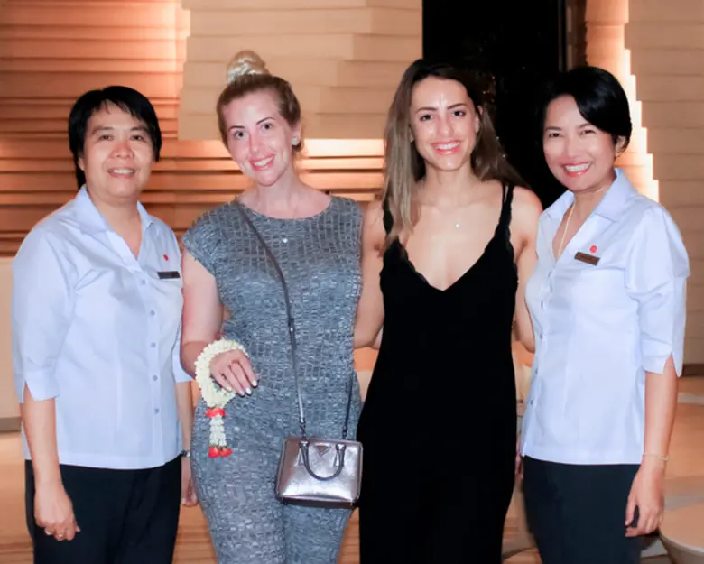 ทิพาพร คูณผล – รองผู้จัดการใหญ่ (ซ้าย) แล...