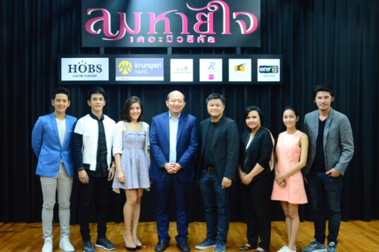 คุณบอย-ถกลเกียรติ วีรวรรณ ตัวแทนจากค่ายซี...