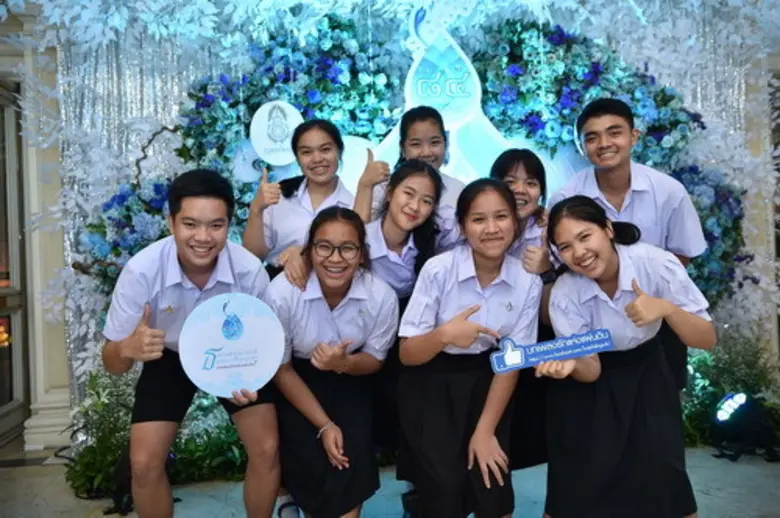 เปิดฉากด้วยบทเพลงแสนไพเราะของเหล่าศิลปินท...