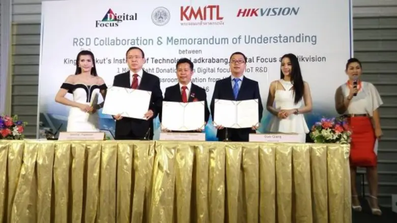 รศ.ดร.คมสัน มาลีสี คณบดีคณะวิศวกรรมศาสตร์...