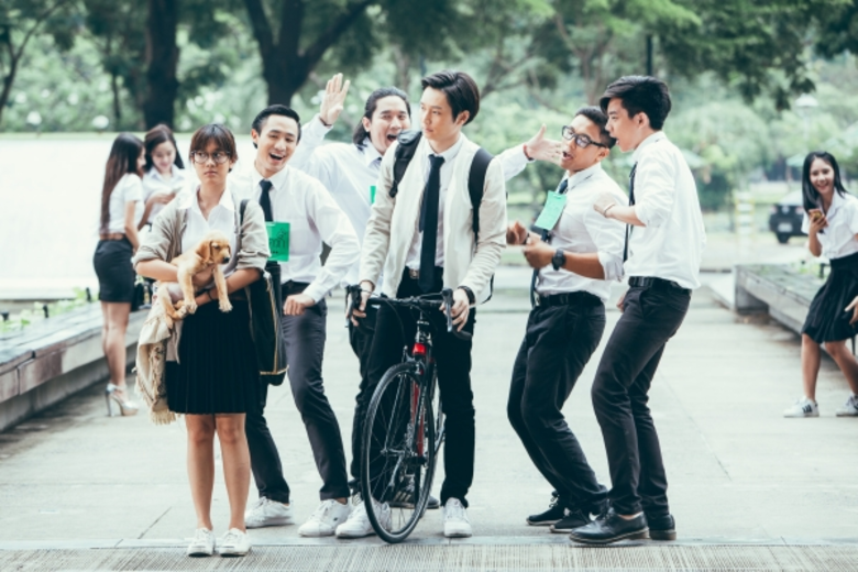 “คนมีเสน่ห์” เพลงใหม่ “พี่ป้าง” เตือนสาวต้องสวยจากข้างใน “ไอซ์ซึ - เบลล์” เล่น MV แถมเล่นเอง รับบท ภารโรง