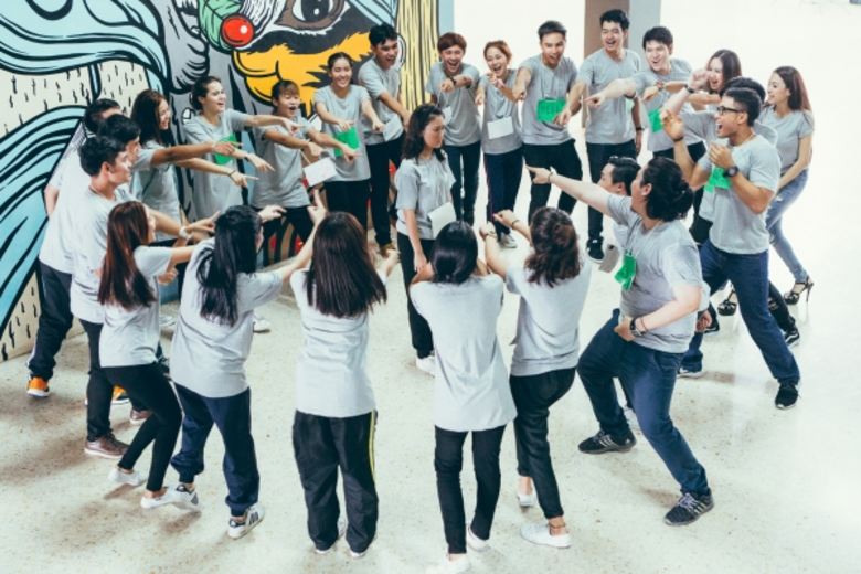 “คนมีเสน่ห์” เพลงใหม่ “พี่ป้าง” เตือนสาวต้องสวยจากข้างใน “ไอซ์ซึ - เบลล์” เล่น MV แถมเล่นเอง รับบท ภารโรง