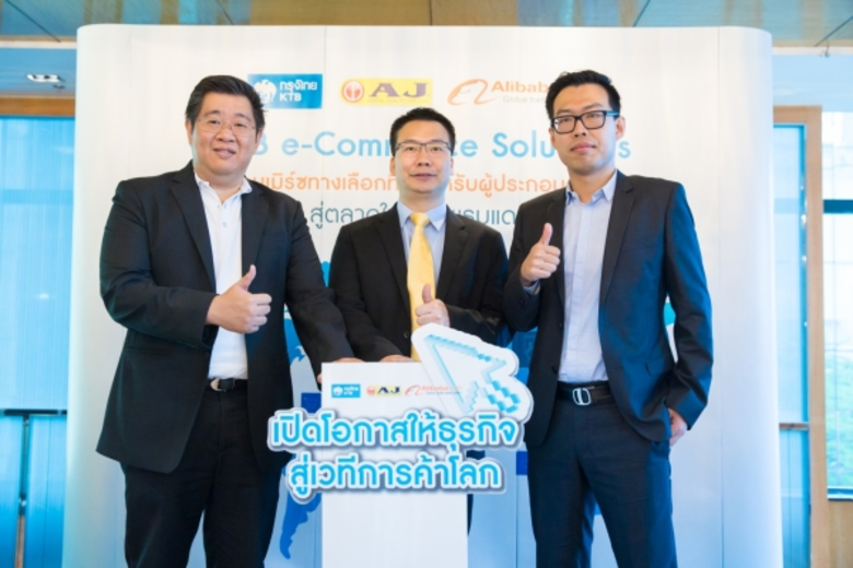 ดร.อมร มีมะโน (กลาง) ประธานเจ้าหน้าที่บริ...