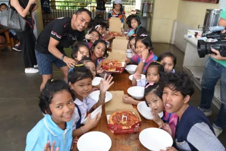 “เดชดำรงค์ ส.อำนวย ศิริโชค” แชมป์โลก “วัน แชมป์เปี้ยนชิพ” คนไทยคนแรก สร้างแรงบันดาลใจความเป็นนักสู้ให้เด็กๆ ผู้ด้อยโอกาส