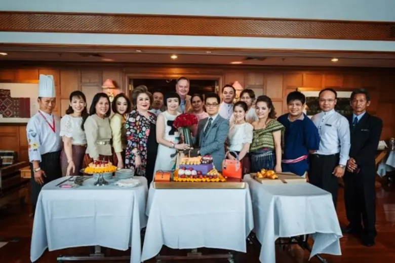 ผู้บริหารโรงแรมฯ ตัวแทนของพนักงานโรงแรมพู...