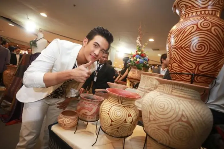 เจมส์ มาร์ บุกเซอร์ไพร์สให้กำลังใจผู้ประกอบการ SME ในงานเปิด “เอสเอ็มอี มาร์เก็ตเพลส- ไทยช่วยไทยบายประชารัฐ”