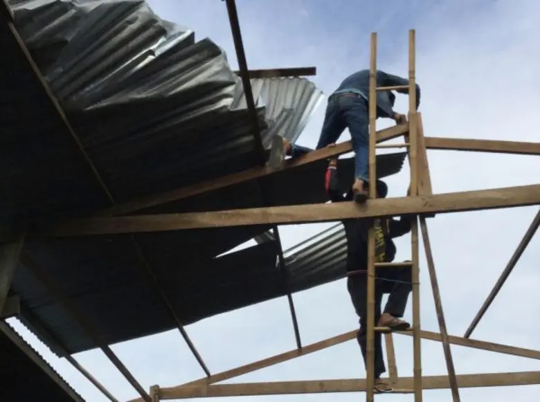 อากาศร้อนจัด-พายุถล่ม ขาดน้ำ ทำฟาร์มเลี้ยงไก่เสียหาย ผลผลิตไข่ลด ไข่ไก่หายวันละ 5-7 ล้านฟอง