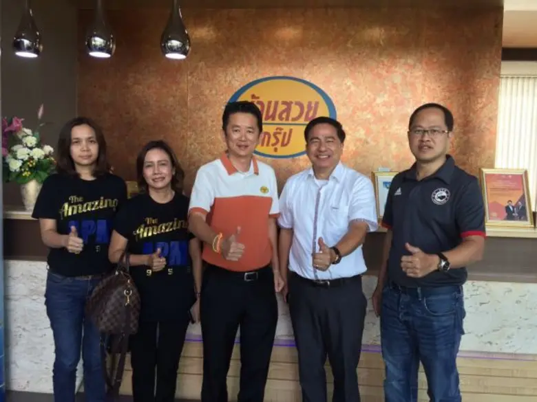 คุณสมภพ ศักดิ์พันธ์พนม (ที่ 2 จากขวา) ประ...