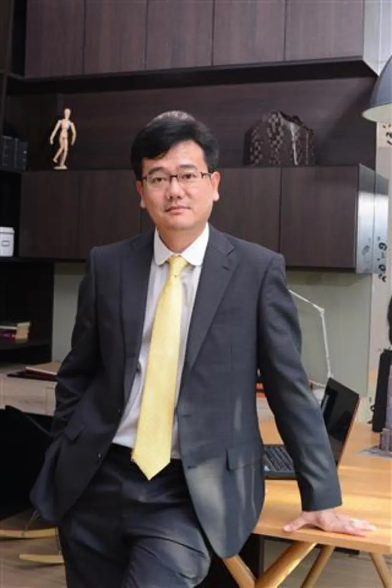 เป็นนักธุรกิจที่ใจดีอะไรอย่างนั้น...สำหรับ มานะ จิร...