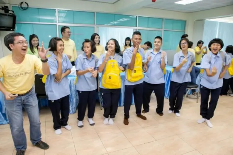 ”กรุงศรี ออโต้” จัดกิจกรรม “เรื่องเงิน เรียนง่าย” ทลายข้อจำกัดการเรียนรู้ ส่งต่อความรู้ด้านการออมเงินสู่เยาวชนในโลกเงียบ