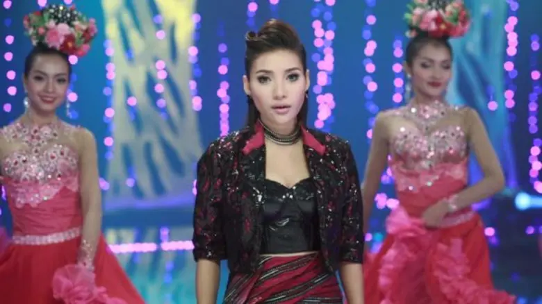 หลังประสบความสำเร็จอย่างท่วมท้นจากเพลง หั...