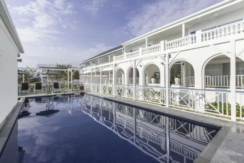 เคป แอนด์ แคนทารี โฮเทลส์ ชวนตามรอยเขาเล่าว่าบนเกาะแห่งรัก พร้อมหลับฝันดีที่โรงแรมซัมแวร์ เกาะสีชัง