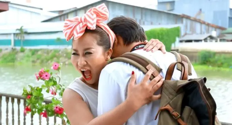 ลูลู่ - ลาล่า อาร์สยาม จัดล้น จัดเต็มความฮา การันตีความสนุก กับเอ็มวีเพลง รักครั้งแรด