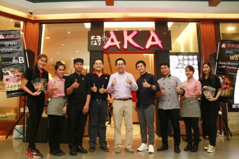 นายธันยเชษฐ์ เอกเวชวิท (ที่ 5 จากซ้าย) รอ...