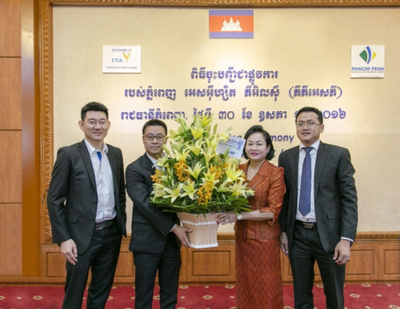 นายธเนศ พิริย์โยธินกุล (ที่ 2 จากซ้าย) ผู...