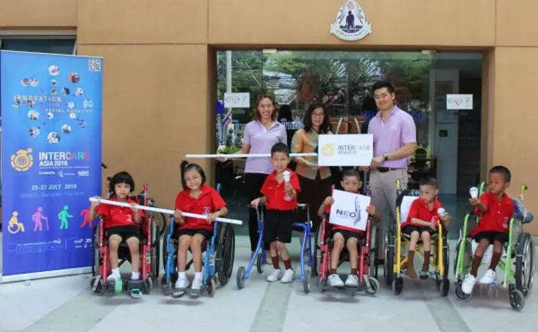 คุณชนัญ พานิชวิทิตกุล (คนขวา) ผู้บริหารโค...