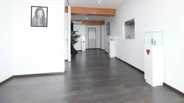 เดอะ สไมล์ บาร์ แบงค็อก ซาลอนเพื่อฟันขาวแห่งแรกในไทย นวัตกรรมล่าสุดจากสวีเดน ยิ้มสวยอย่างปลอดภัย ใน 20 นาที