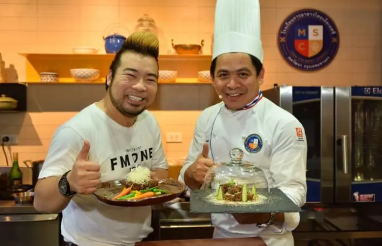 'ดีเจ แจ๊คไรเดอร์’ นำทีมชาวเอฟเอ็ม วัน เข้าครัวแบบแนบเนื้อ!!! ฉบับเนื้อโกเบสุดพรีเมี่ยม!!! ใน... 'FM ONE Allez Cuisine with เชฟชุมพล : EAT MEAT WEST’