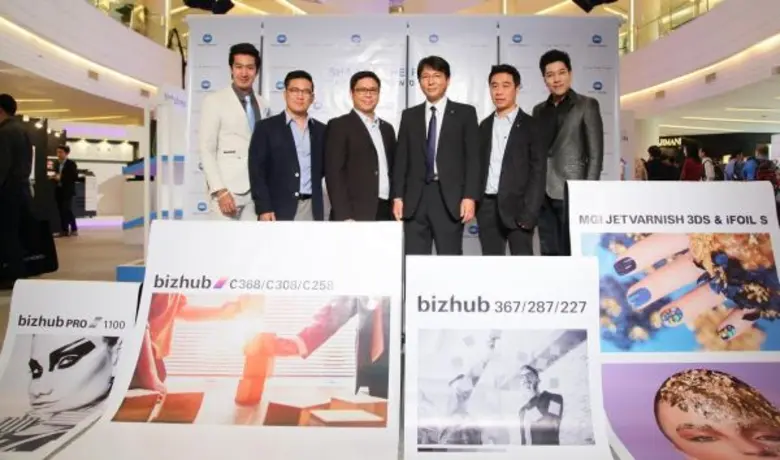 มร. โอซาฟูมิ คาวามูระ (ที่ 3 จากขวา) กรรม...