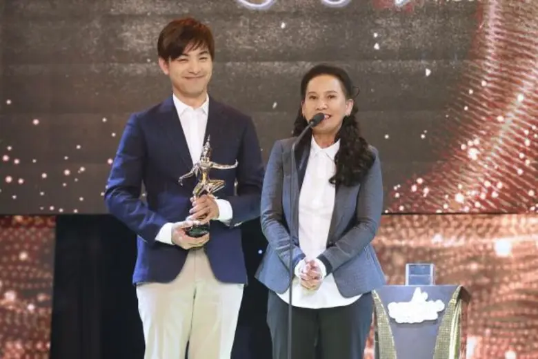 บอสคนเก่ง “ฉอด-สายทิพย์” ปลื้ม คว้ารางวัลนาฏราช ทั้งด้านโทรทัศน์และวิทยุ