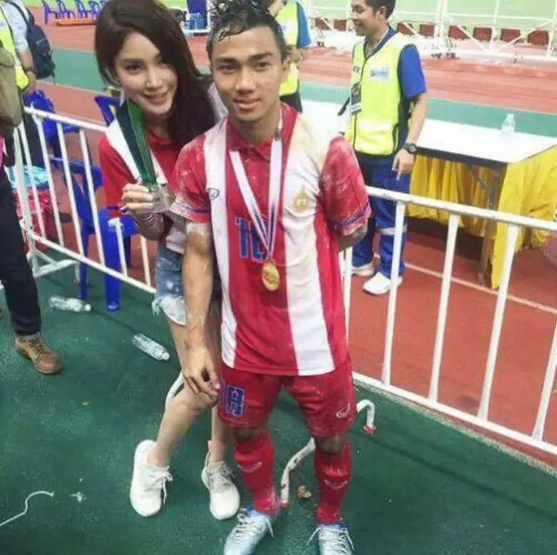 เรียกว่าเป็นคู่รักที่กระแสดีมากๆในขณะนี้ ...