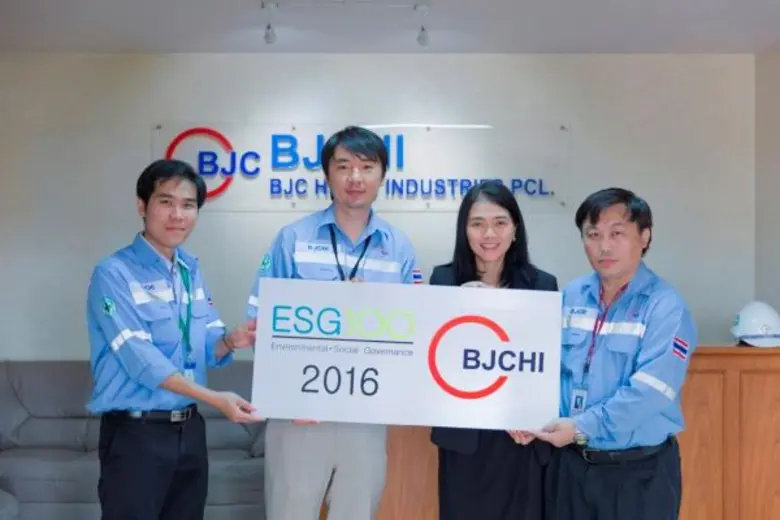 คุณเซิง วู ลี (ที่ 2 จากซ้าย) รองกรรมการผ...