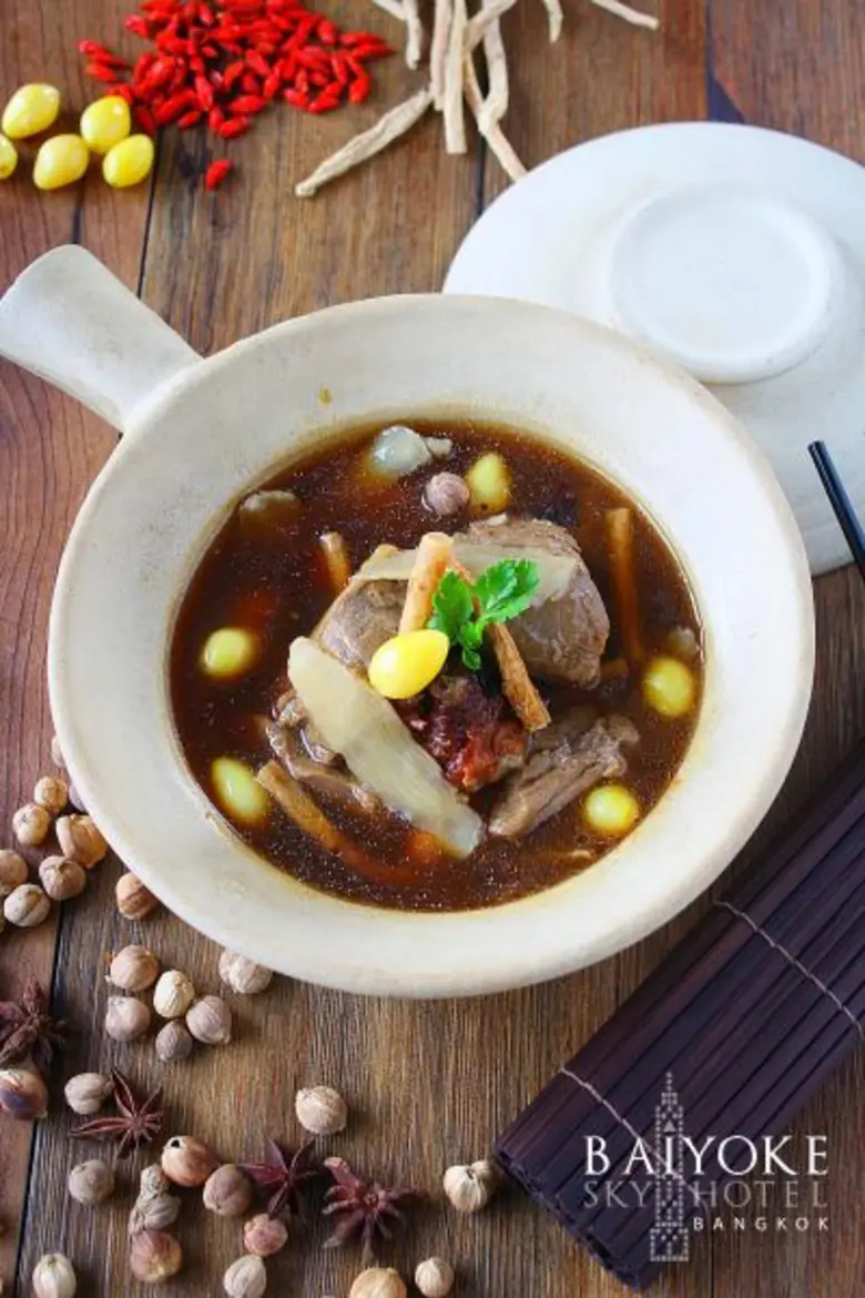 โรงแรมใบหยก สกาย เชิญคุณลิ้มลอง "เป็ดตุ๋น...