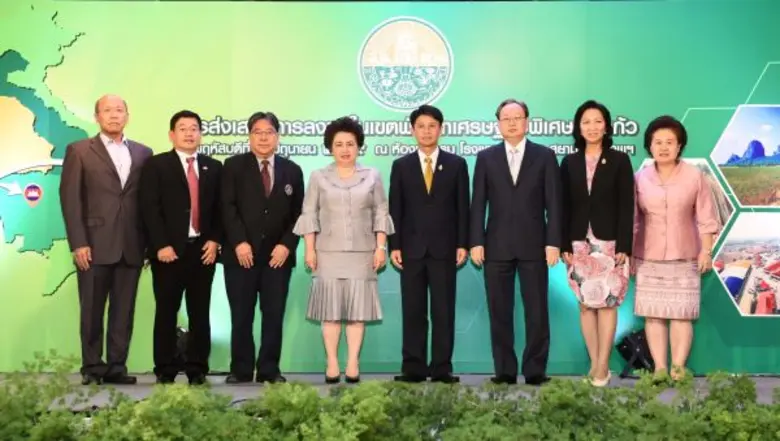 นางอรรชกา สีบุญเรือง (ที่ 4 จากซ้าย) รัฐม...
