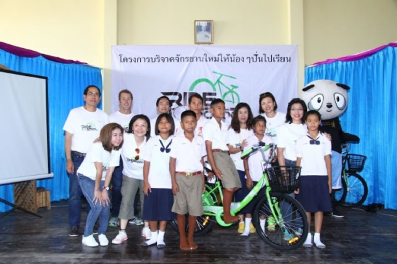 ไดเมนชั่น ดาต้า ฉลอง 25 ปี ตอกย้ำกิจกรรมทางสังคมโครงการ “Ride to School” ตั้งเป้าบริจาคจักรยานให้เด็กๆ ในถิ่นทุรกันดารเพิ่ม 2,000 คัน ภายในปี 2561
