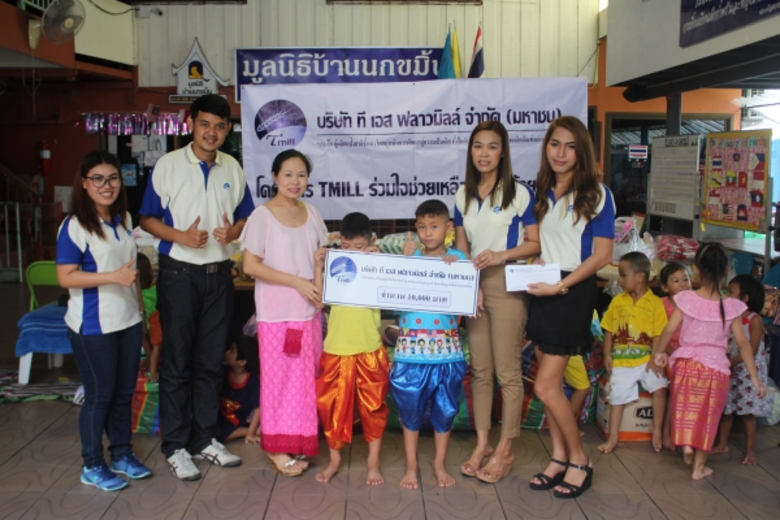 นางเพ็ญฤดี ม่วงเกษม (ที่ 2 จากขวา) หัวหน้...