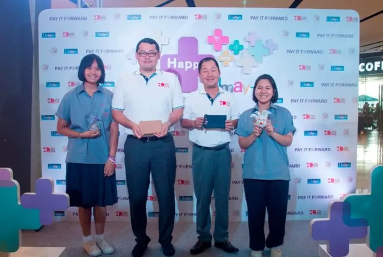 มร.ฮิโตชิ โยโกฮามา (ที่ 2 จากขวา) ประธานก...