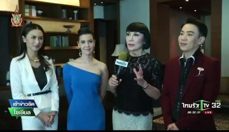 เห็นแว๊บๆว่ามีพี่ม้า-อรนภา กับธัญญ่า -ธัญ...