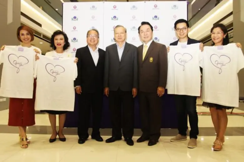 นายพงษ์ วิเศษไพฑูรย์ (กลาง) ประธานผู้บริห...