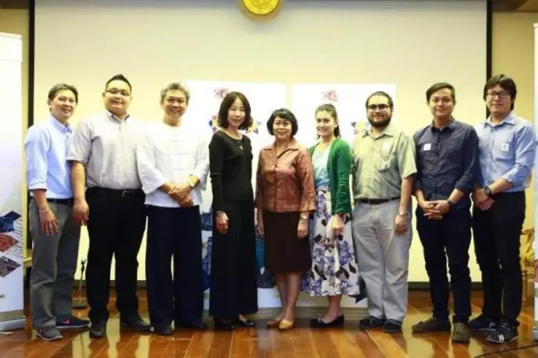 นางปานจิตร สันทัดกลการ (กลาง) ผู้อำนวยการ การท่องเท...