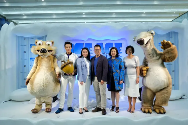 นพดล ประพิมพ์พันธ์ (กลาง) ผู้อำนวยการกลุ่...