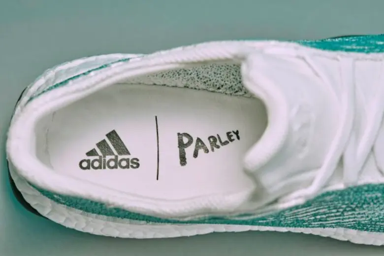 · รองเท้ารุ่นรุ่นลิมิเต็ดอิดิชั่น adidas ...