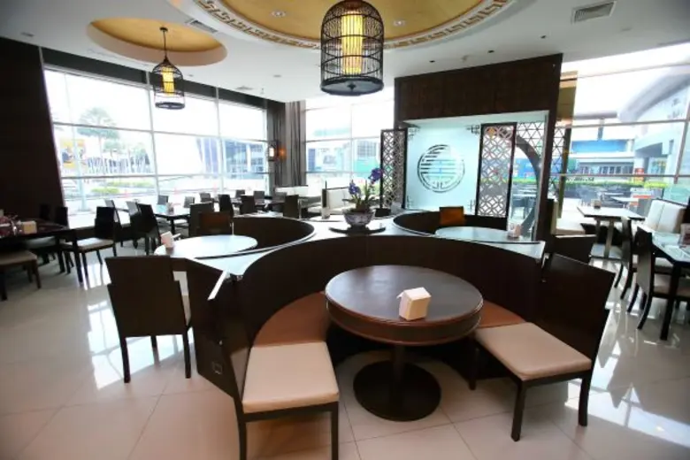 ฮ่องกง คาเฟ่ ชวนอร่อยเป็นเซต แนะนำเมนูข้าวผัดเสฉวนไก่ พร้อมขนมจีบหมูไข่กุ้ง