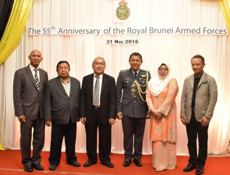 นายรอศักดิ์ มูลทรัพย์ (ที่ 3 จากซ้าย) ประ...