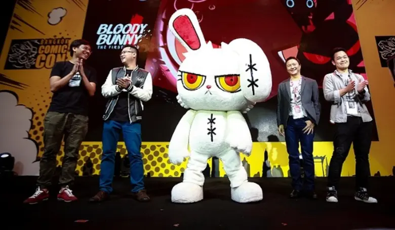 กฤษณ์ ณ ลำเลียง (ที่ 2 จากขวา) นำทีมครีเอ...