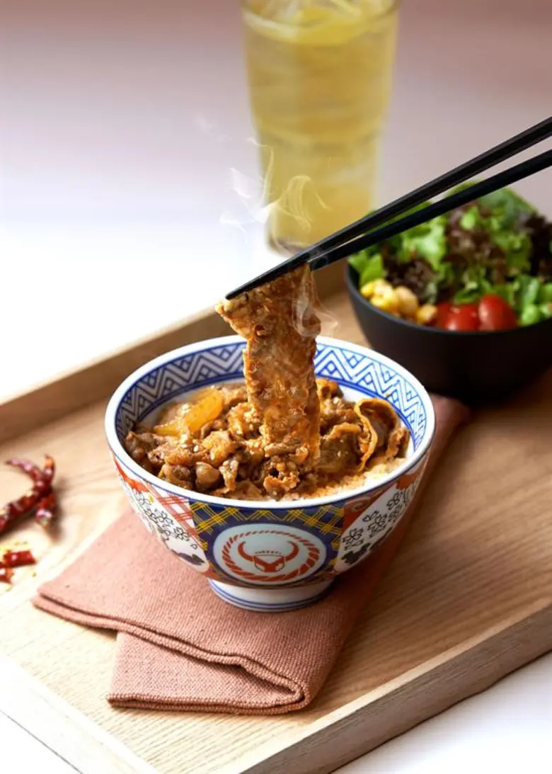 แซ่บซี๊ดดด... กับเมนูรสเด็ด สไปซี่ยากินิกุ  โยชิโนยะ