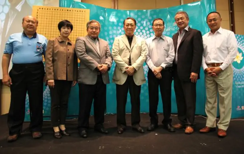 นายก่อศักดิ์ ไชยรัศมีศักดิ์ (กลาง) ประธาน...