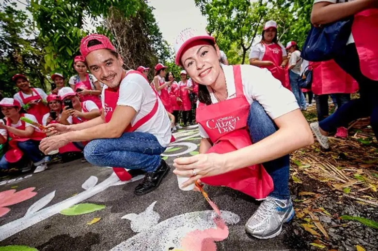 อนันดา เอเวอร์ริ่งแฮม ในฐานะพรีเซนเตอร์กา...