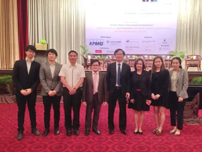 คุณสมภพ ศักดิ์พันธ์พนม (คนที่ 3 จากซ้าย) ...